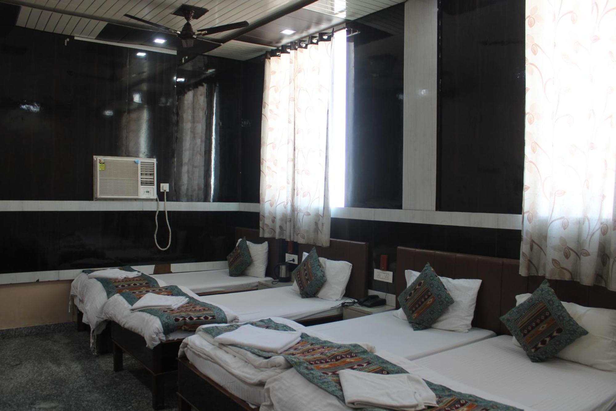 ורנאסי Hotel Singh Residency מראה חיצוני תמונה